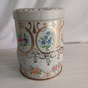 VTG The Tin Box Company Daher Long Island City, NY English Made Floral Round 5"